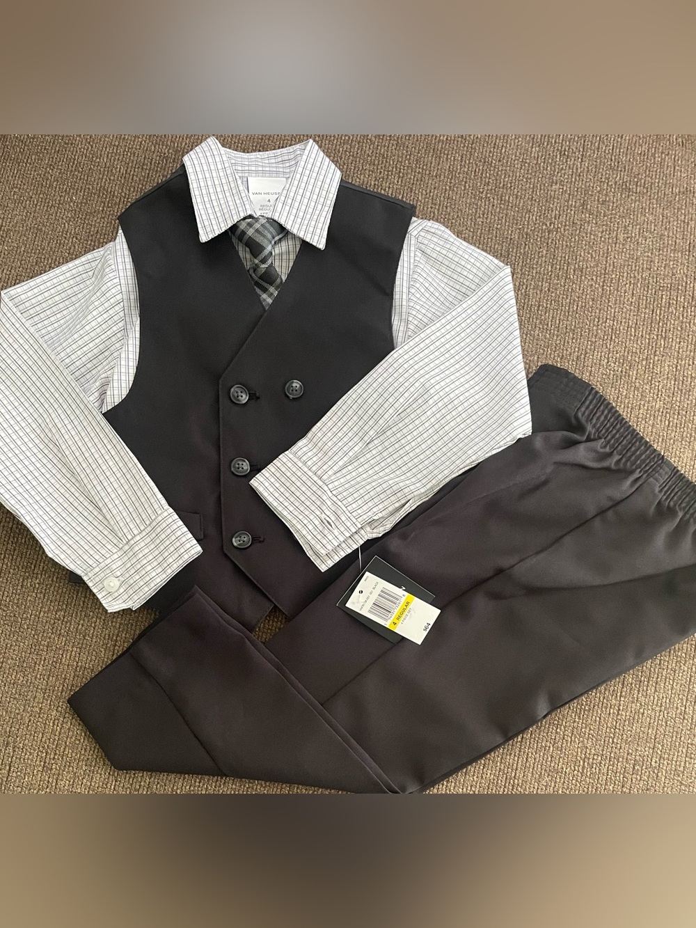 NWT Boys Van Heusen 4 Piece Suit Set Size 4 Regular Black/White/Gray ~ MSRP $64